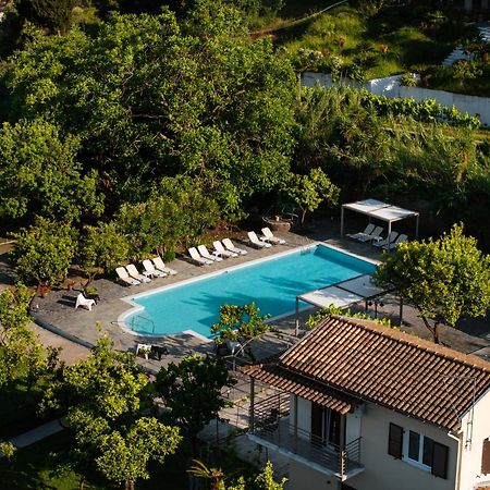 Orange Grove Suites بينيتسيس المظهر الخارجي الصورة