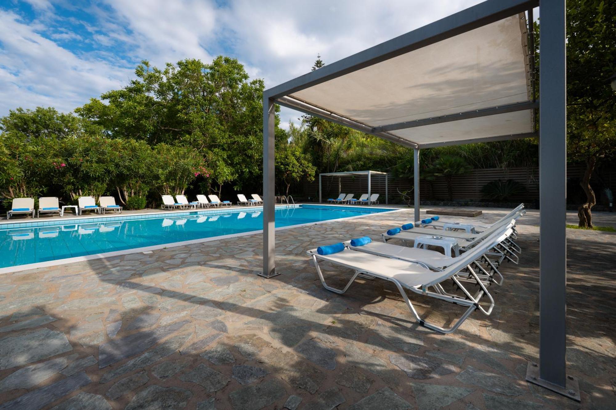 Orange Grove Suites بينيتسيس المظهر الخارجي الصورة