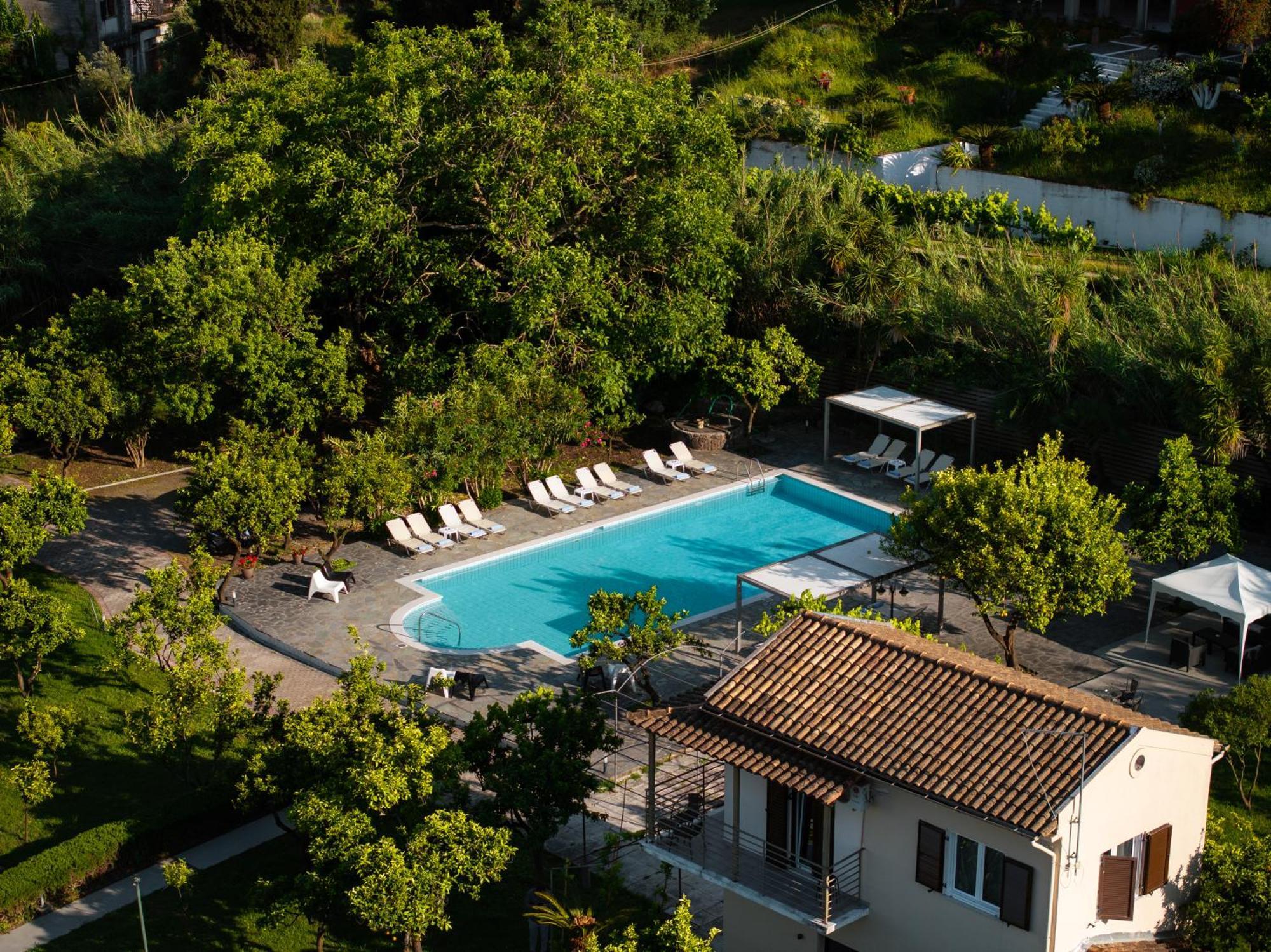 Orange Grove Suites بينيتسيس المظهر الخارجي الصورة